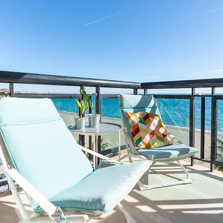 3 Bedroom Beach Front Апартаменты *
